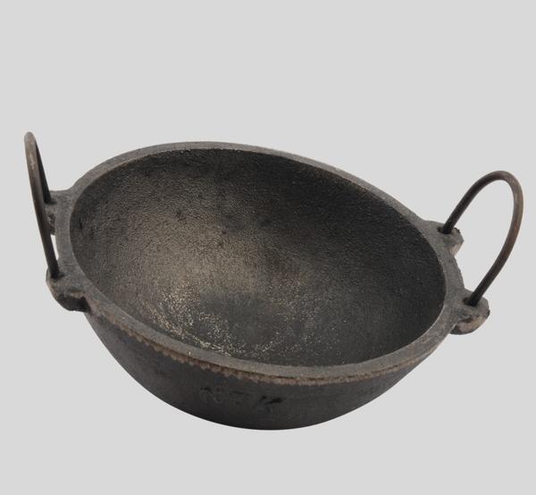 http://www.tredyfoods.com/cdn/shop/products/Cast-Iron-Kadai-15-Litre.jpg?v=1637363620