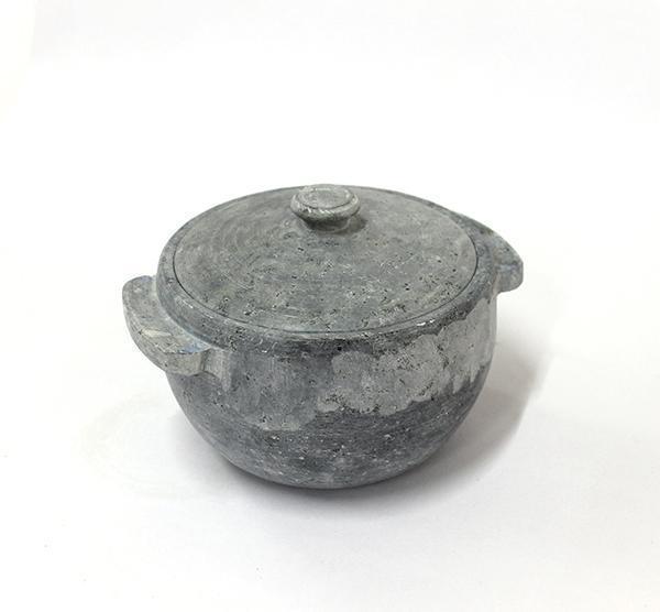 http://www.tredyfoods.com/cdn/shop/products/Soapstone-Casserole-for-Chapati.jpg?v=1637366289